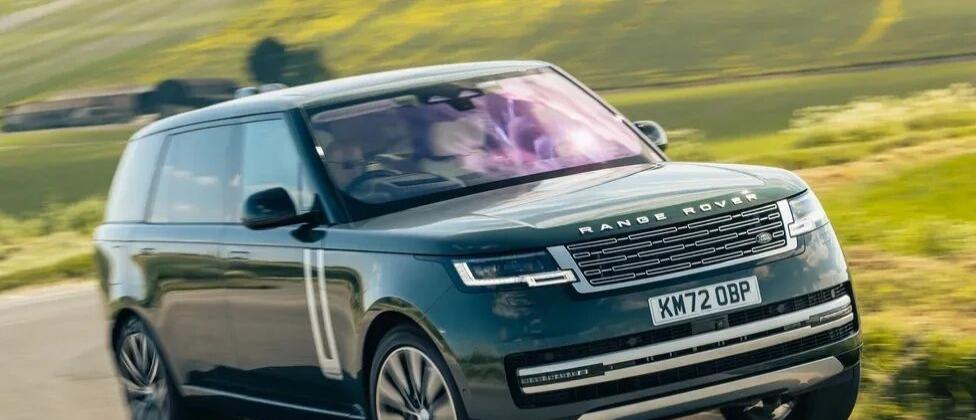 路虎揽胜是那种极其罕见的车型，它似乎打破了汽车工业产品周期的传统规律。上一代车型