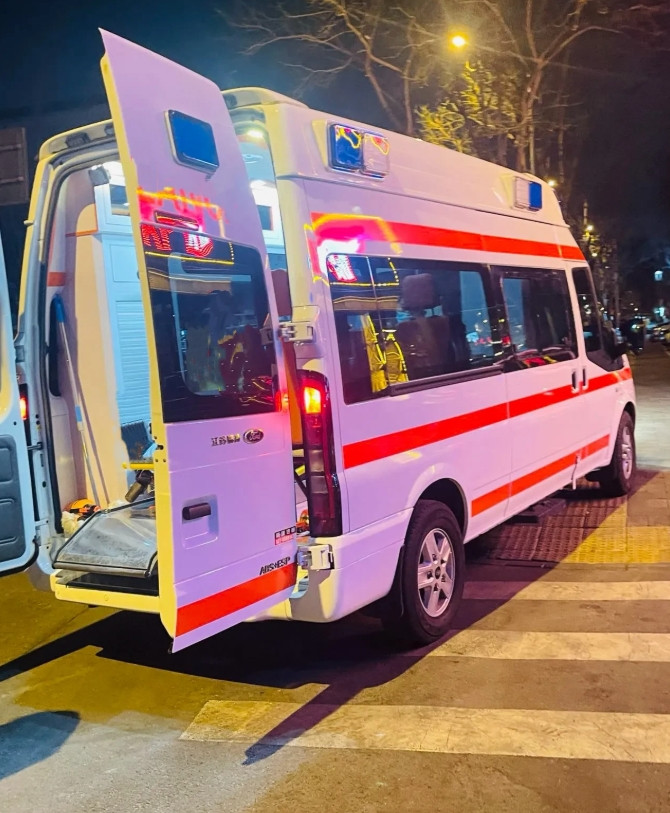 当我看到救护车800公里收费28000的时候我有点惊讶，我打电话问了下在医院工作的朋友