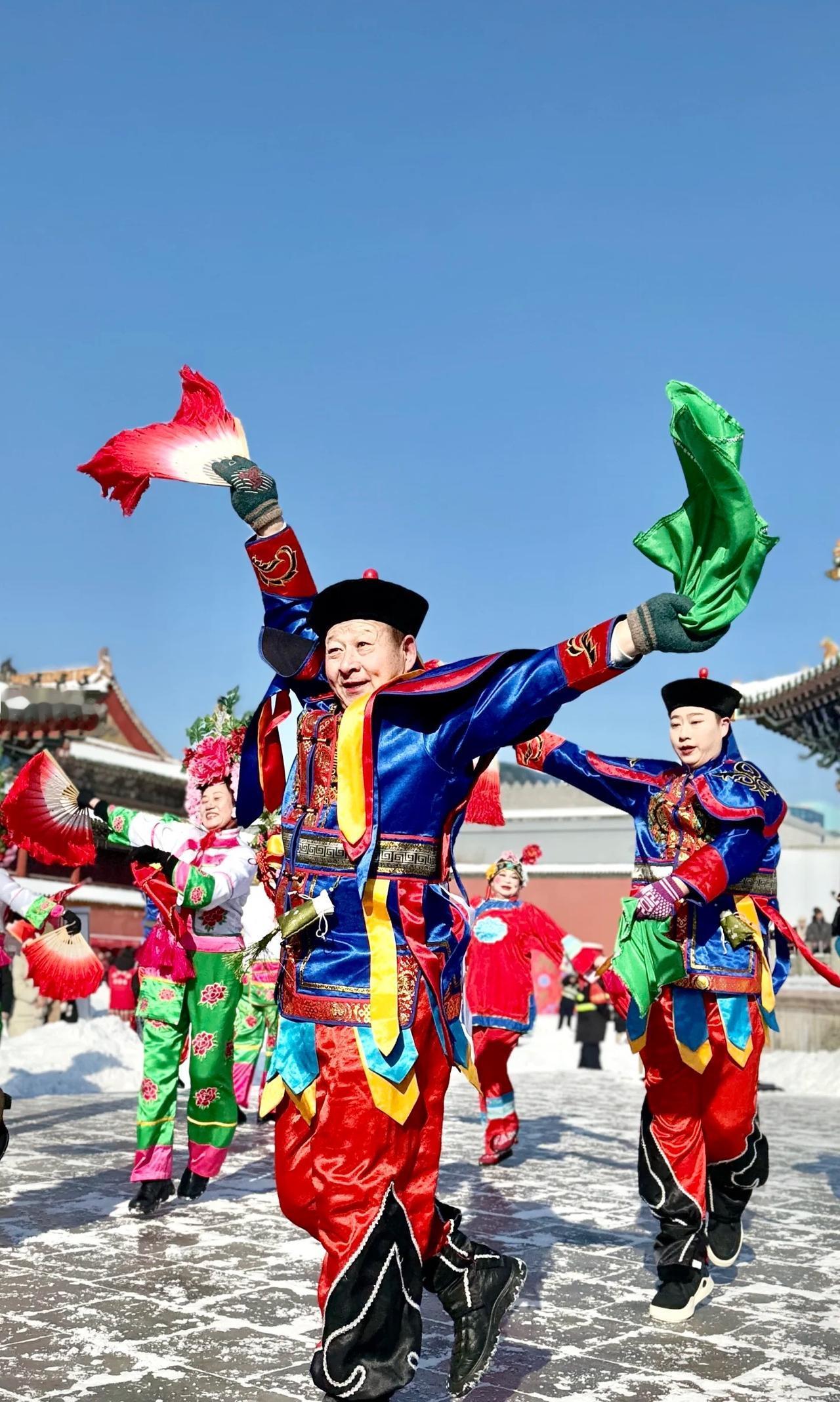 以前北方人尤其是东北人喜欢冬天去南方避寒、夏天回东北避暑。现在可好、东北的夏天比
