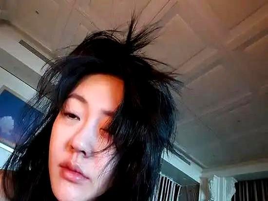 小S突然搬回娘家住的消息炸上热搜，吃瓜群众都惊了！原来这次不是婆家闹矛盾，而