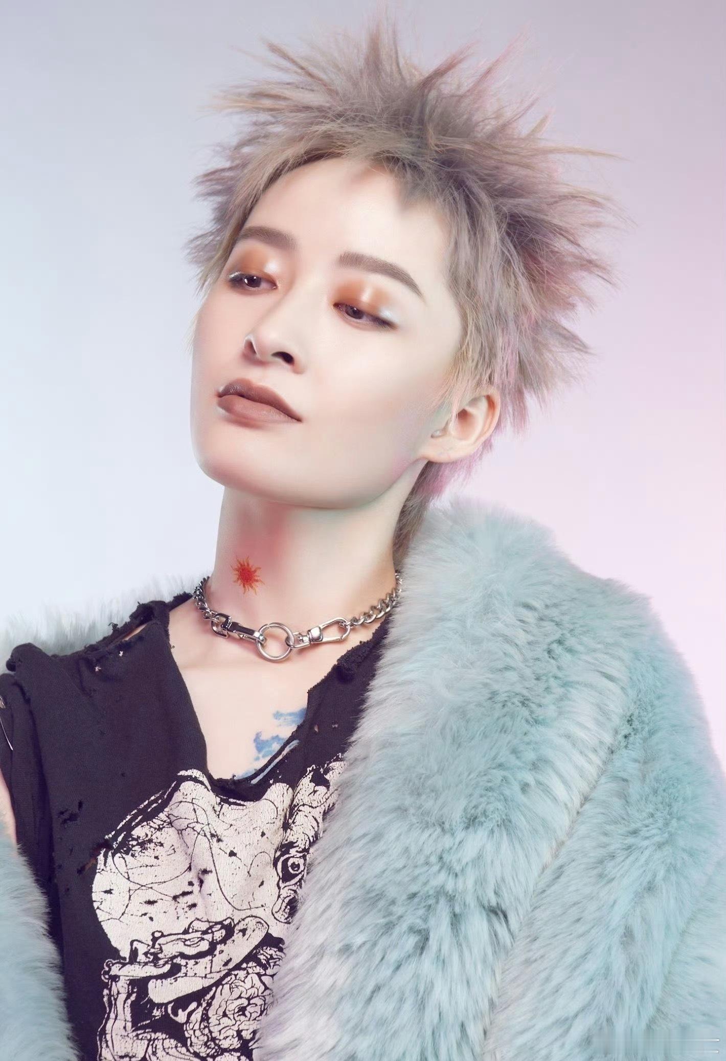 私联粉丝、辱骂员工、摔餐具…前工作人员爆的这些料也太猛了！