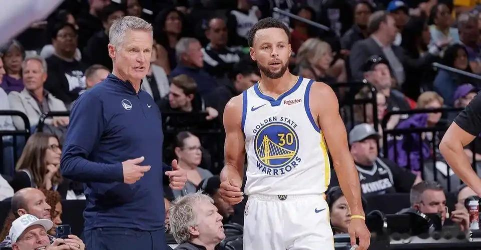 勇士主帅科尔真是太偏爱爱徒库里了！最近科尔教练在参加的一个节目中聊到了对库里的执