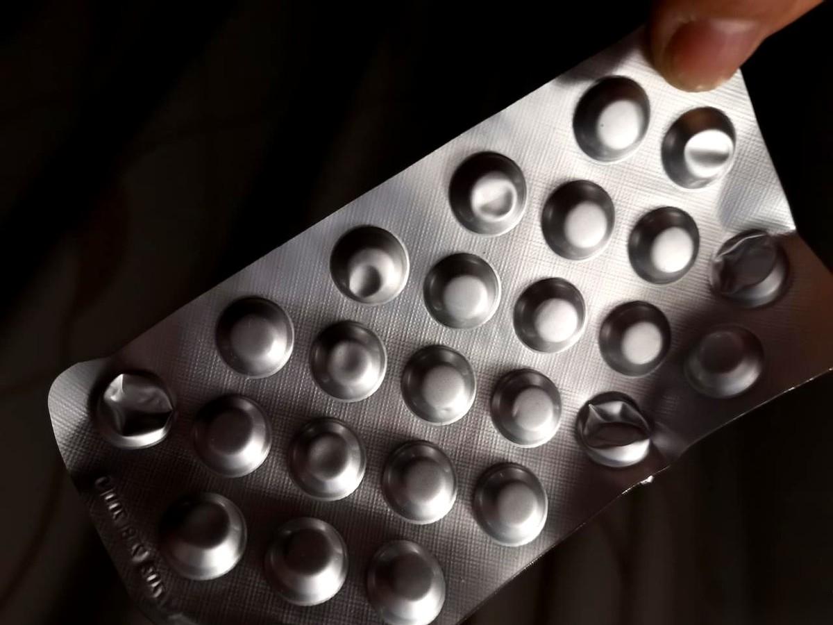 医生轻飘飘一句“一片方便些”，我心里咯噔一下，差点没绷住。天知道为了这“一片”