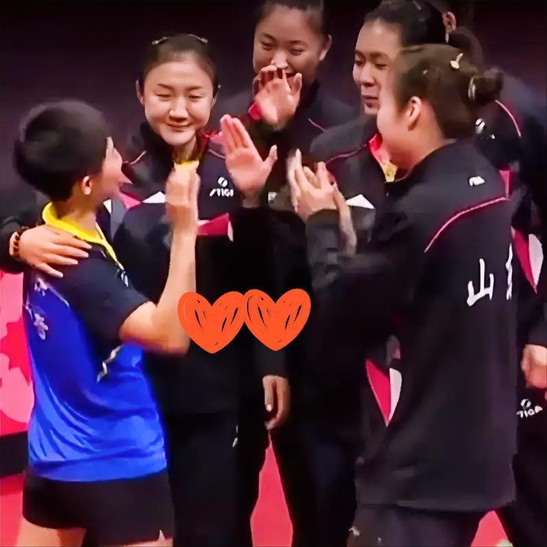 山东队是夺冠了现场的呐喊让人感觉特别的尴尬。女团决赛，两支实力相当的队伍，