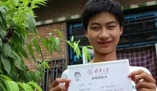 2017年，河北一考生高考744分，清华校长亲自登门拜访，将录取通知书送到他的手