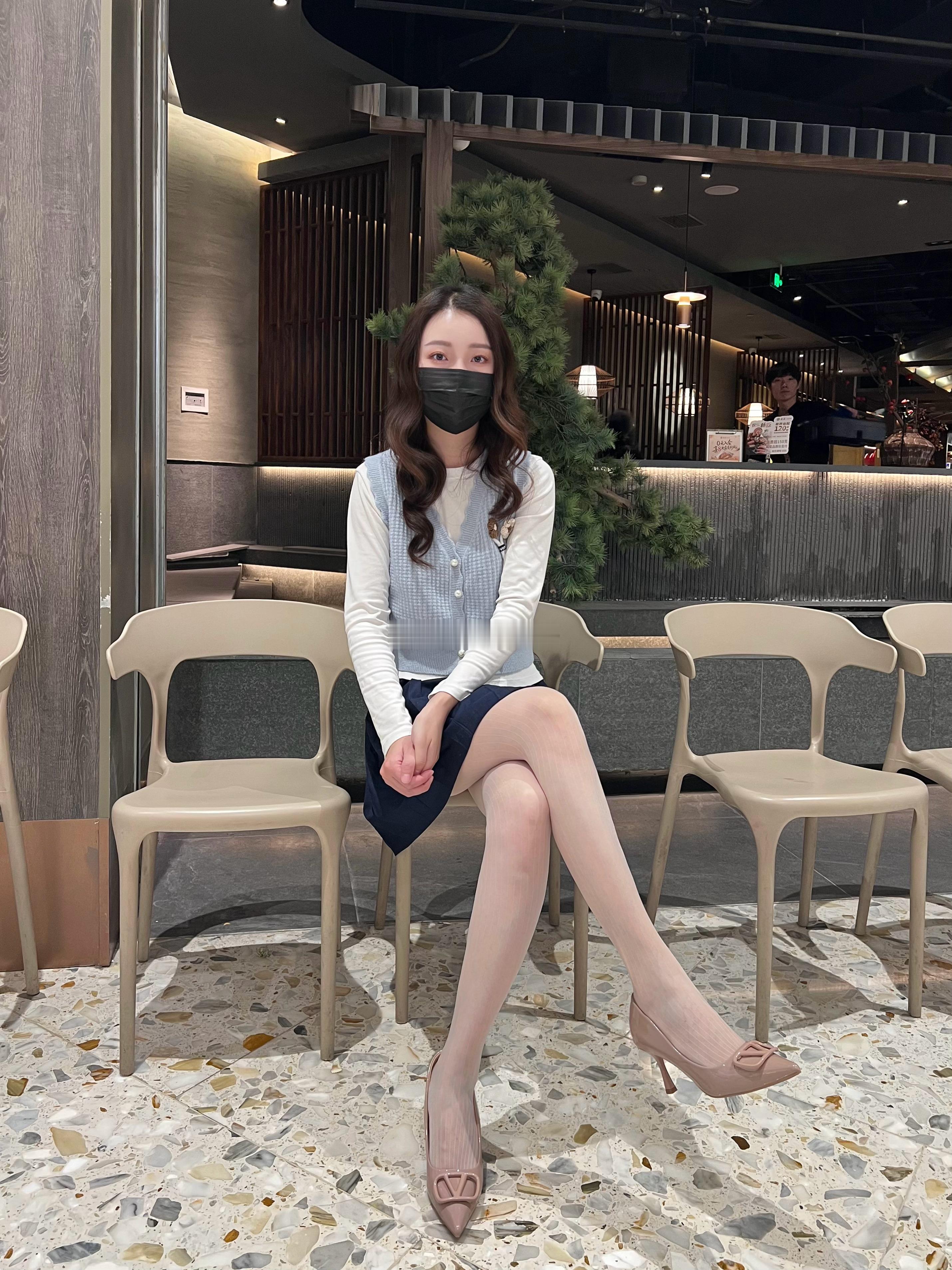 你要看仔细了，白色条纹款～ootd穿搭大长腿﻿