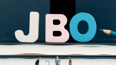 体制内VS体制外怎么选？普通家庭求稳就是赢填报志愿的时候，你有没有想过——四年