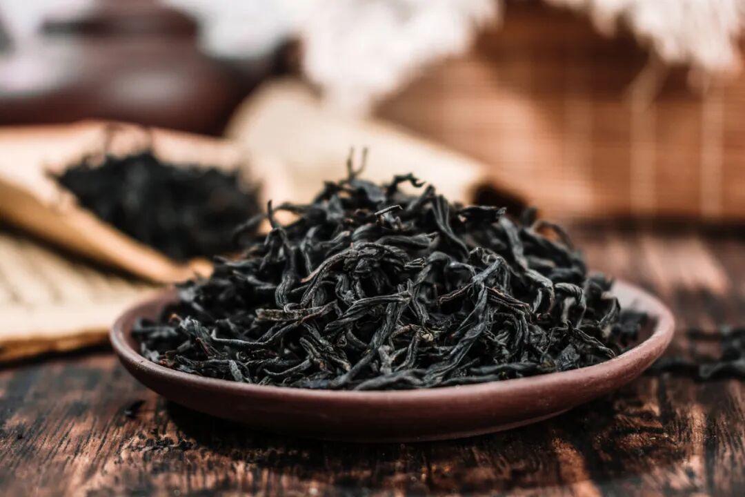 “玩不起开始耍赖了！”7月8日上观新闻报道，广东深圳，一男子应聘某公司总经理，签