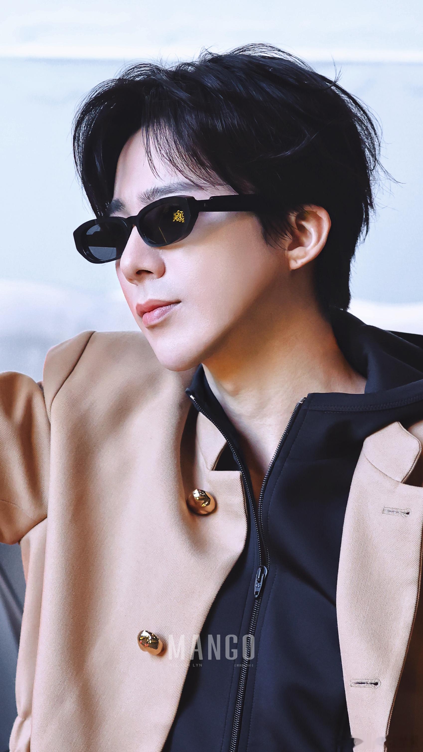 刘宇宁音乐缘计划上班！！卧槽，绝对的神图！下颚线过于优越！！！