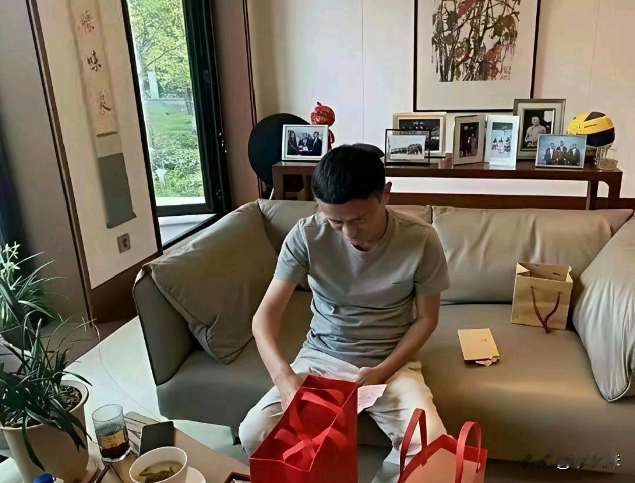 马云生活当中也没有想象中的那么奢靡，感觉就跟我们普通老百姓差不多