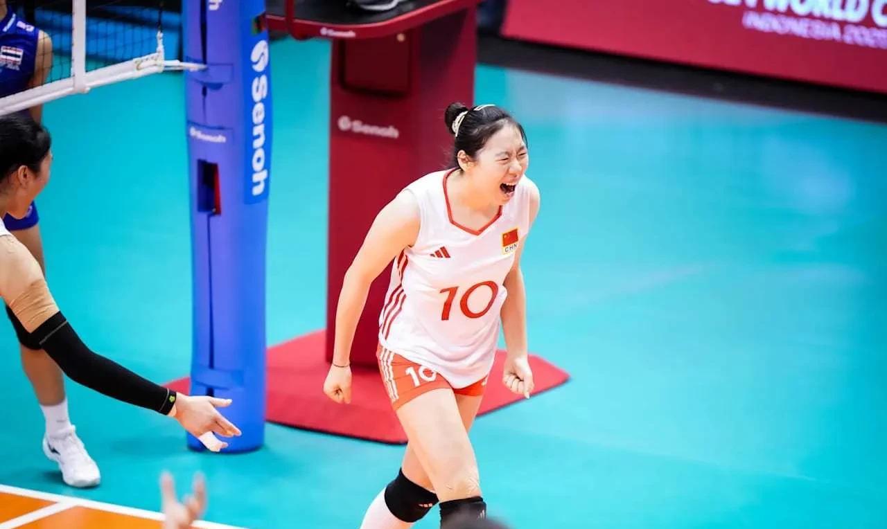 中国女排东亚锦标赛3-0横扫韩国，朱航霆和王奥芊皆已沦为替补。在香港举办的亚洲东