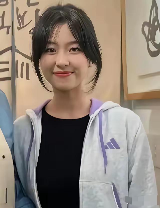 专程赴韩领取毕业证的年轻女孩，本即将开启崭新人生，却不幸殒命于身边熟人之手，整件