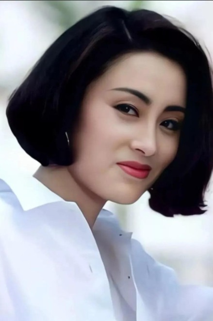 当年，跟了向华胜9年的张敏向向华胜提出分手，向华胜威胁说:“离开我，整个香港都没