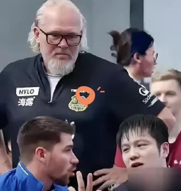 我们签樊振东，根本不是让他来打球的。​​俱乐部经理推开会议室的门，把一份报表摔