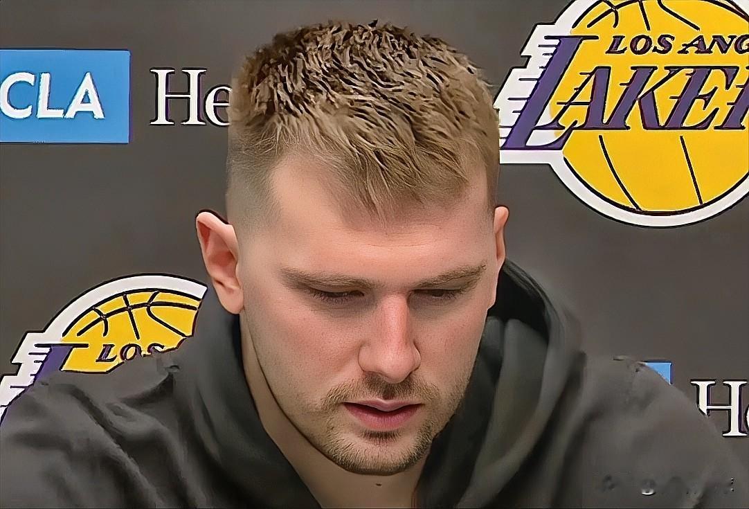 东契奇带队战胜独行侠后说出了心里话！今天湖人以116-110战胜独行侠。赛后