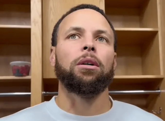 NBA常规赛，勇士102-126不敌雷霆。斯蒂芬-库里本场比赛首发登场20分钟