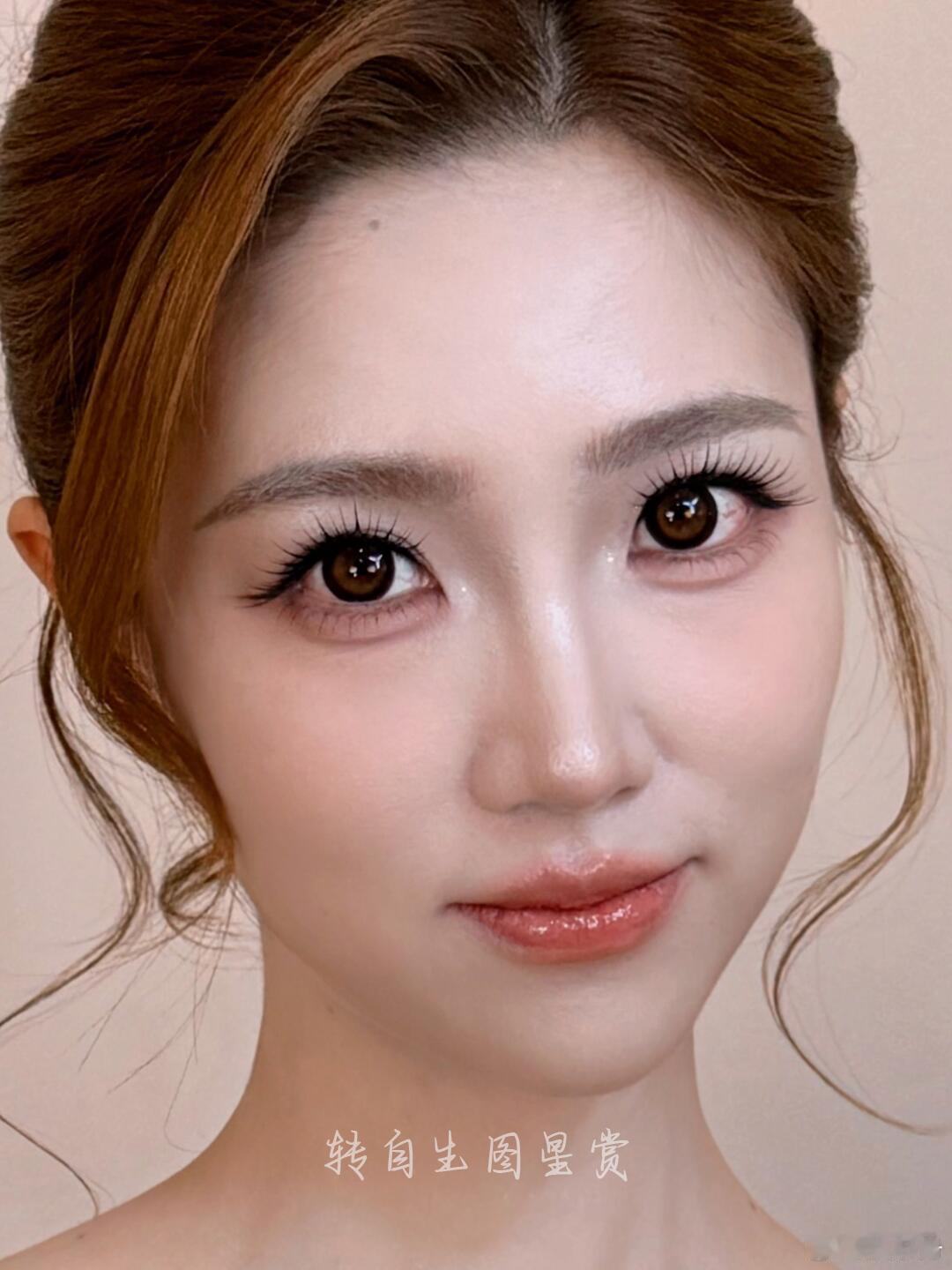 张纯烨谢娜台下合唱张纯烨谢娜后台唱嗨了真的好爱这种松弛的瞬间！忙完盛典工作，张