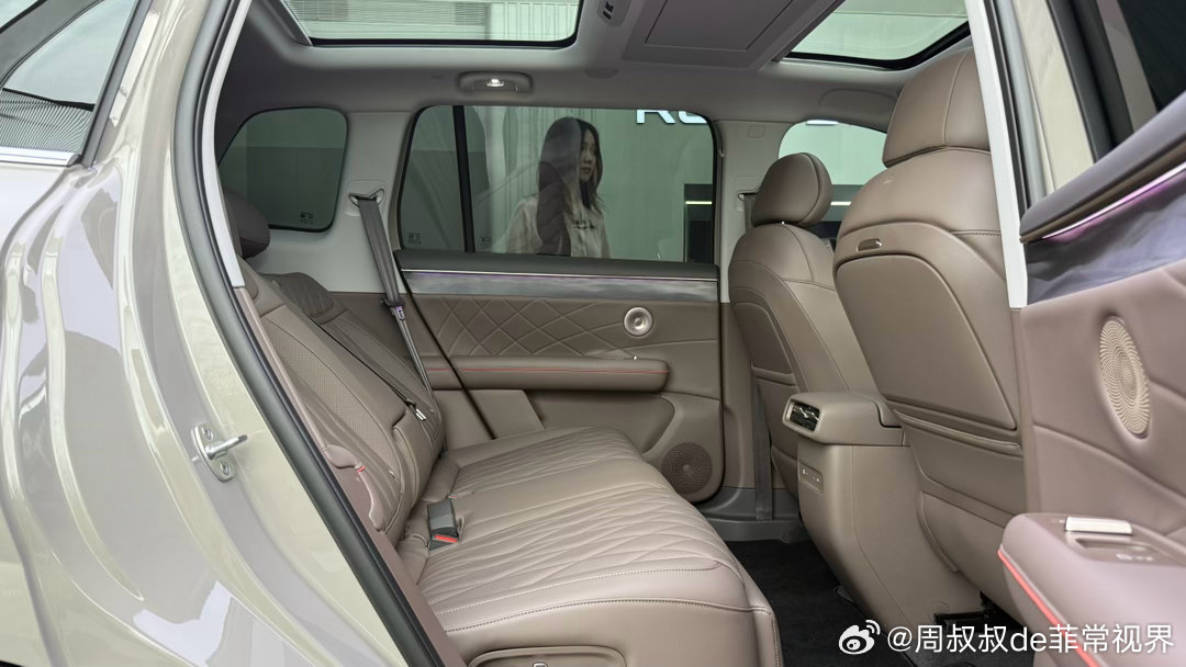 2016年，首款互联网汽车，是荣威。10年后的今天，首款AI原生汽车，还是荣威，