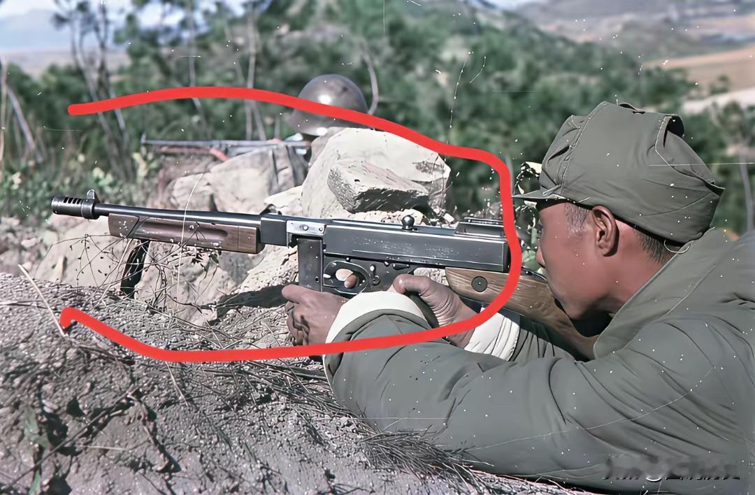 这张珍贵老照片拍摄于1949年，是一位苏联记者拍下的一张珍贵老照片，在安徽芜湖一