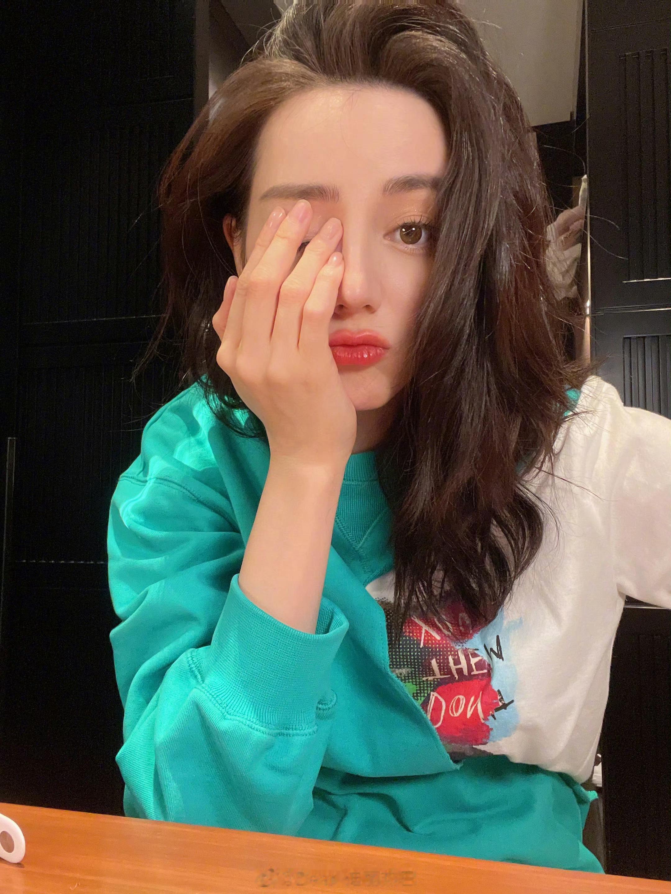 好久没自拍了，出来发两张自拍​​​