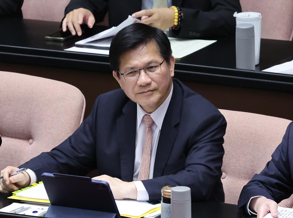 林佳龙:想太多了。民进党立委林岱桦虽涉入助理费案，仍宣布角逐高雄市长，正国会林佳