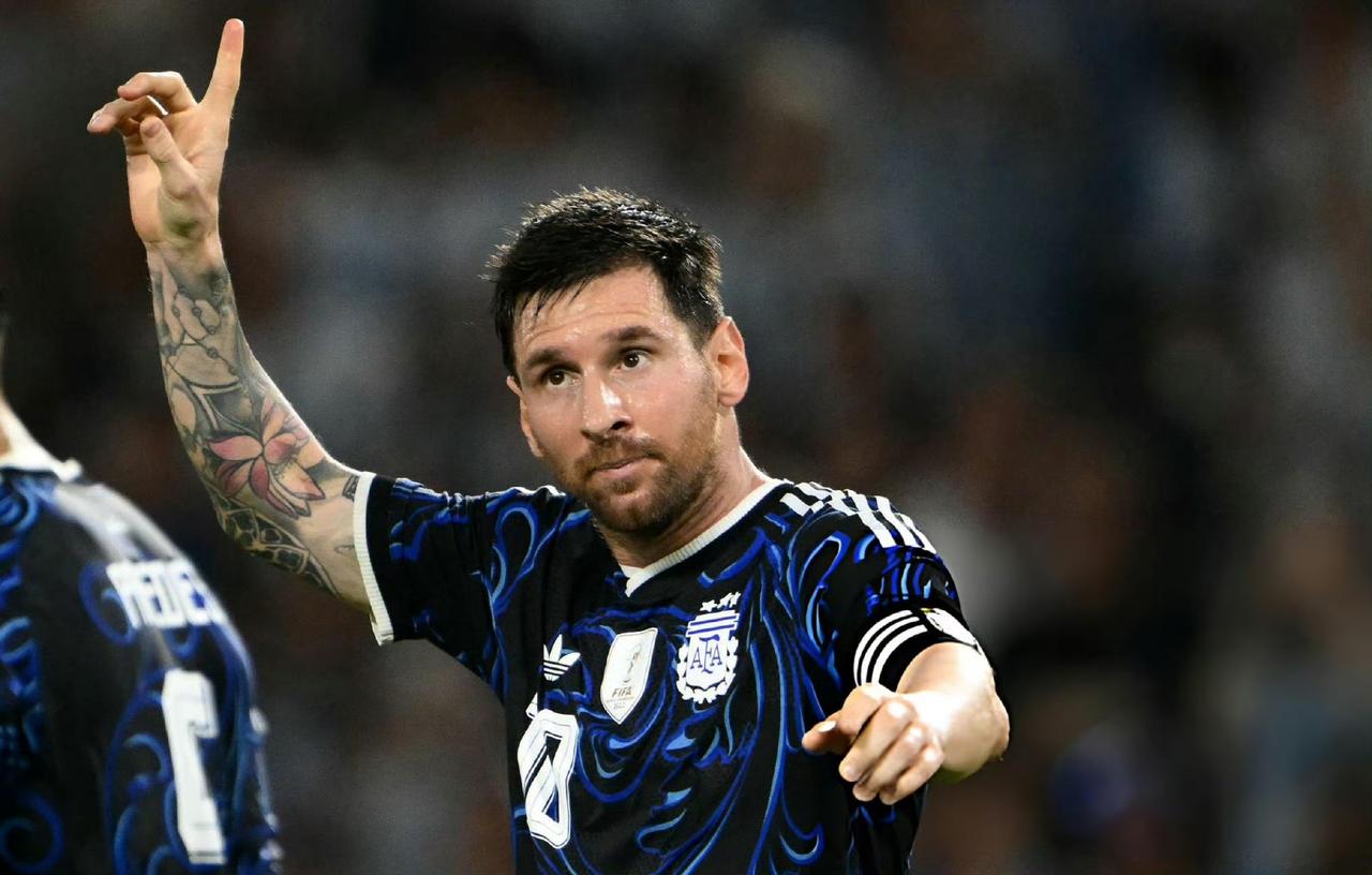 梅西连续21年进球！梅西连续21年至少为阿根廷国家队打进1球！被梅西让点的奥