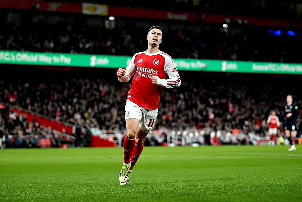 马丁内利的水平在英超完全踢不了首发，本赛季英超只要马丁内利首发，阿森纳的边路进攻