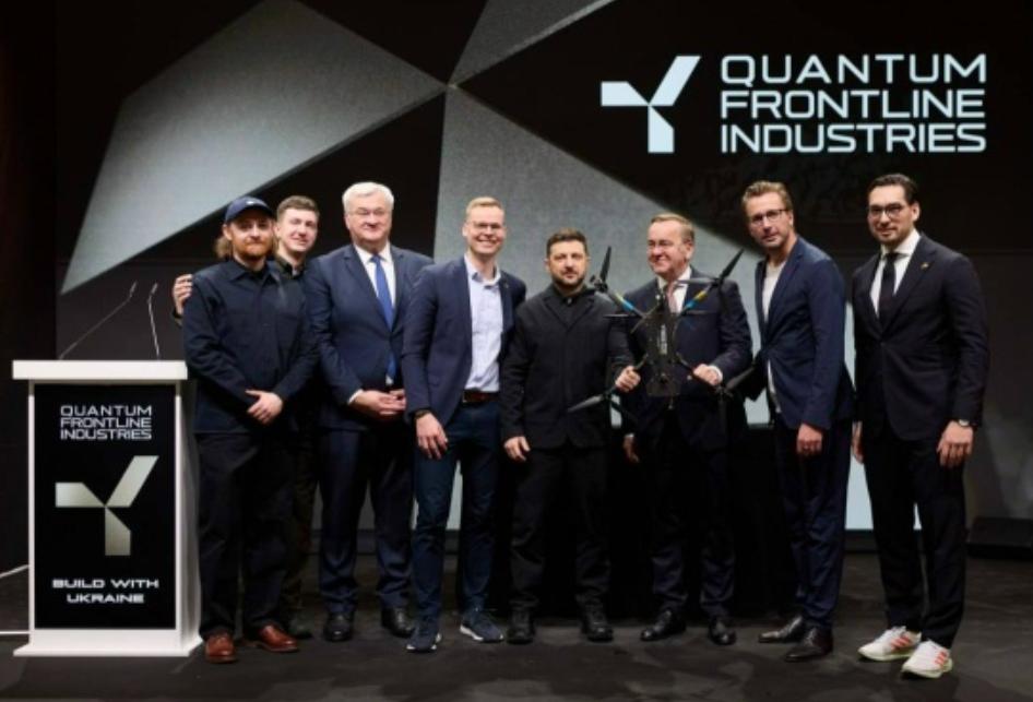 乌克兰在德国建立了无人机工厂！小泽拿着德国工厂生产的第一架自杀式无人机，检查