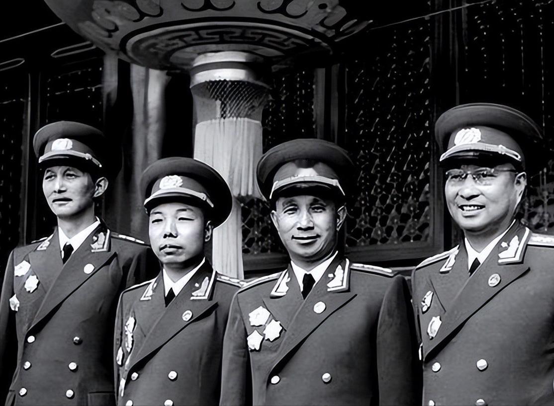 难怪伟人说解放战争拖不得！1949年后，解放军五虎上将全都病倒了1949年新