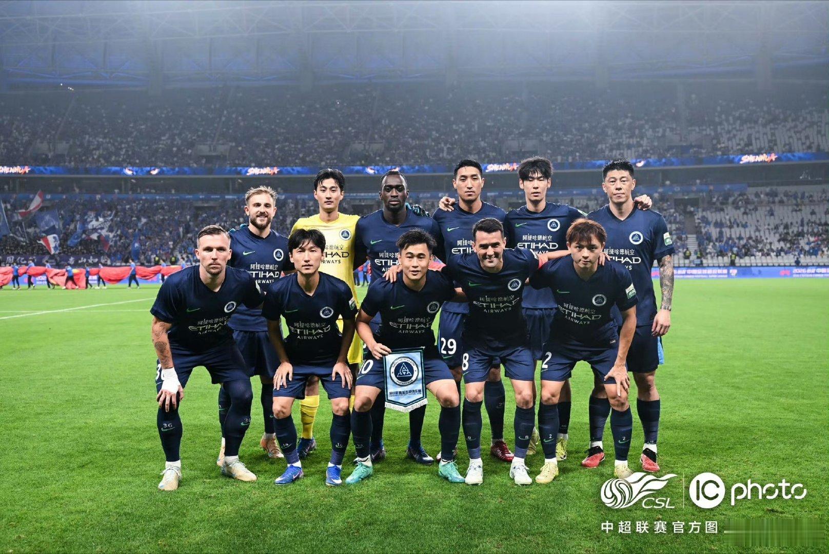 深圳新鹏城上海申花1比2深圳新鹏城谁能想到啊！我们本赛季第一个客场胜利竟然来自