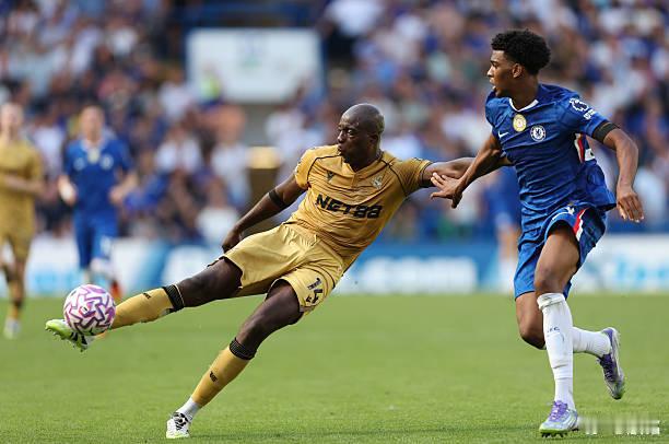 水晶宫一年半之前，奥利塞去了拜仁；半年前，艾泽去了阿森纳；昨天，格伊转会到了曼