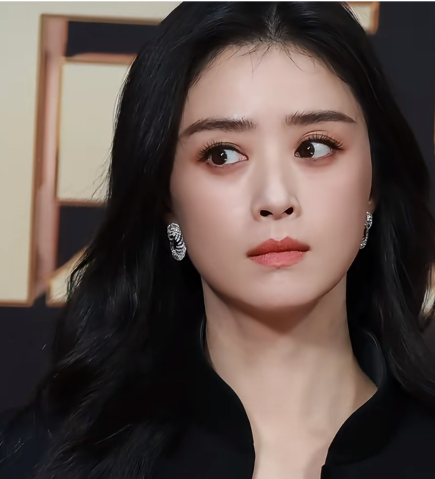 被蒋欣的美貌震撼到怪不得她能被众多导演选中演美艳大美女，她真的撑得起来蒋欣参