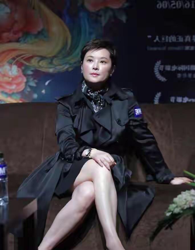 袁立，美就美在嘴众多女星不具备。