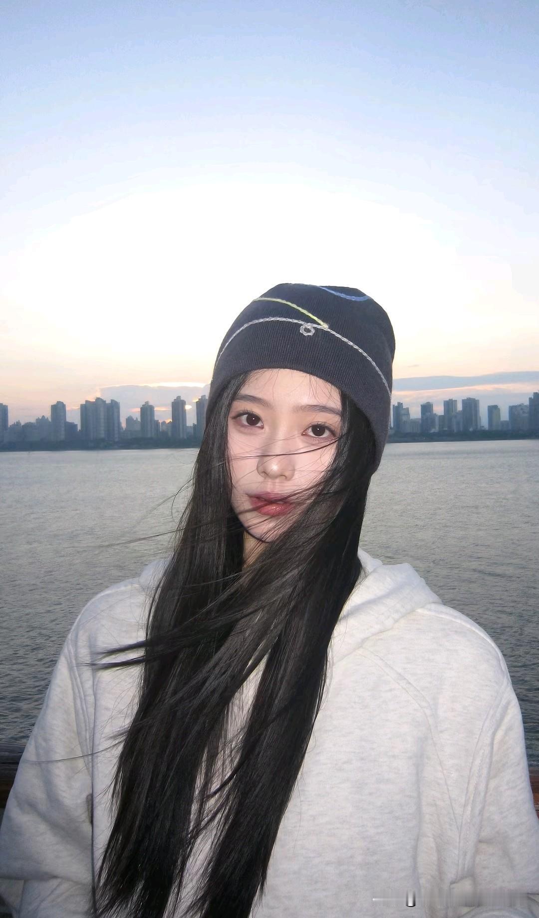 喜欢平静的生活，活在当下，做一个安静的美女子[大笑][大笑][大笑]