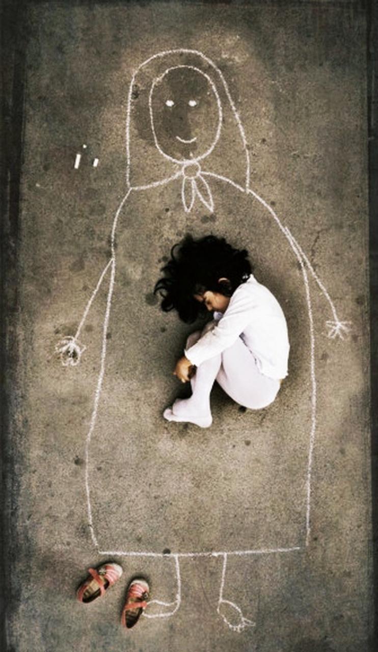  从小缺爱的孩子，长大都有这几个特征童年得到的爱，是一个人一生的底气。