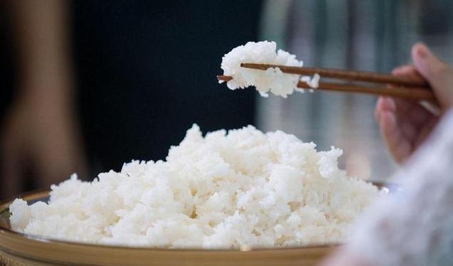为什么欧美国家不吃米饭，而中国人喜欢吃米饭？一位外国友人体验过中国米饭之后说