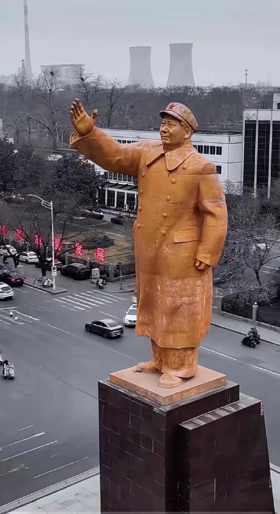 一代伟人耀中华，东方智慧定乾坤总有一种精神，穿越百年依然震撼人心；总有一种