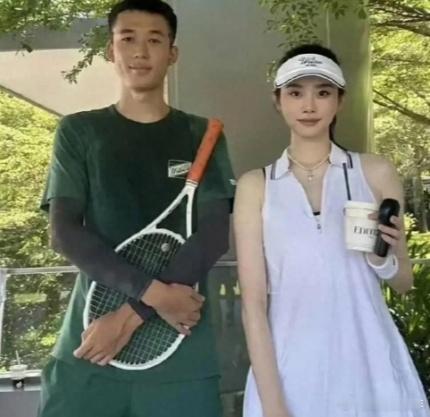 奚梦瑶照片一般，但是真人确实惊艳，照片完全没拍出她的美​​​