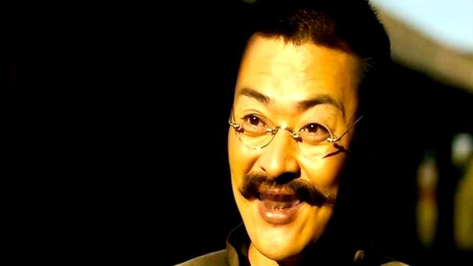 把李幼斌摔地上，张桐当时真以为要完蛋了。拍《亮剑》那会儿，他刚从法国里昂学表