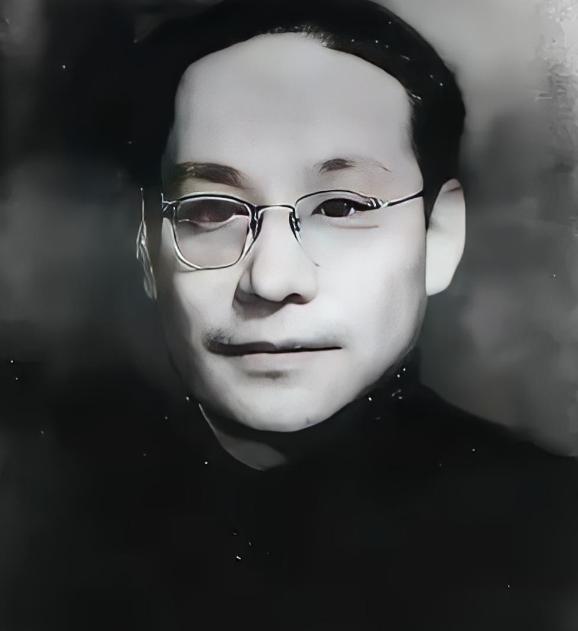 1940年，打入日伪内部的刘人寿，正用电台给党组织发报，几名日军突然冲了进来，他