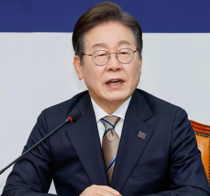 李在明强硬表态谈韩美关系：外交必须堂堂正正，绝不搞屈从、事大那一套。这句话一