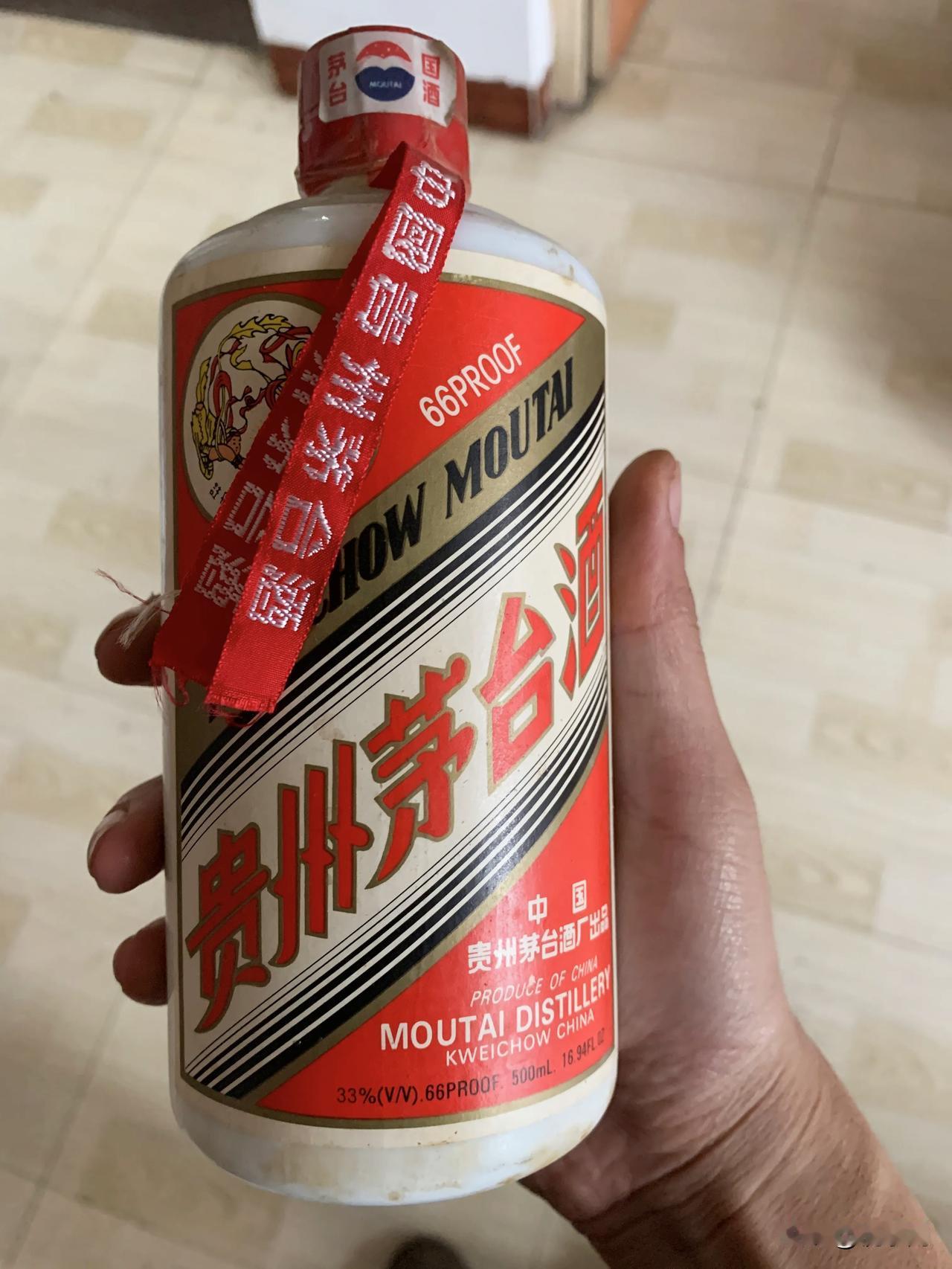 现在的年轻人活的真通透;年轻人都开始抛弃白酒咯,就说茅台吧,以前那可是香饽饽