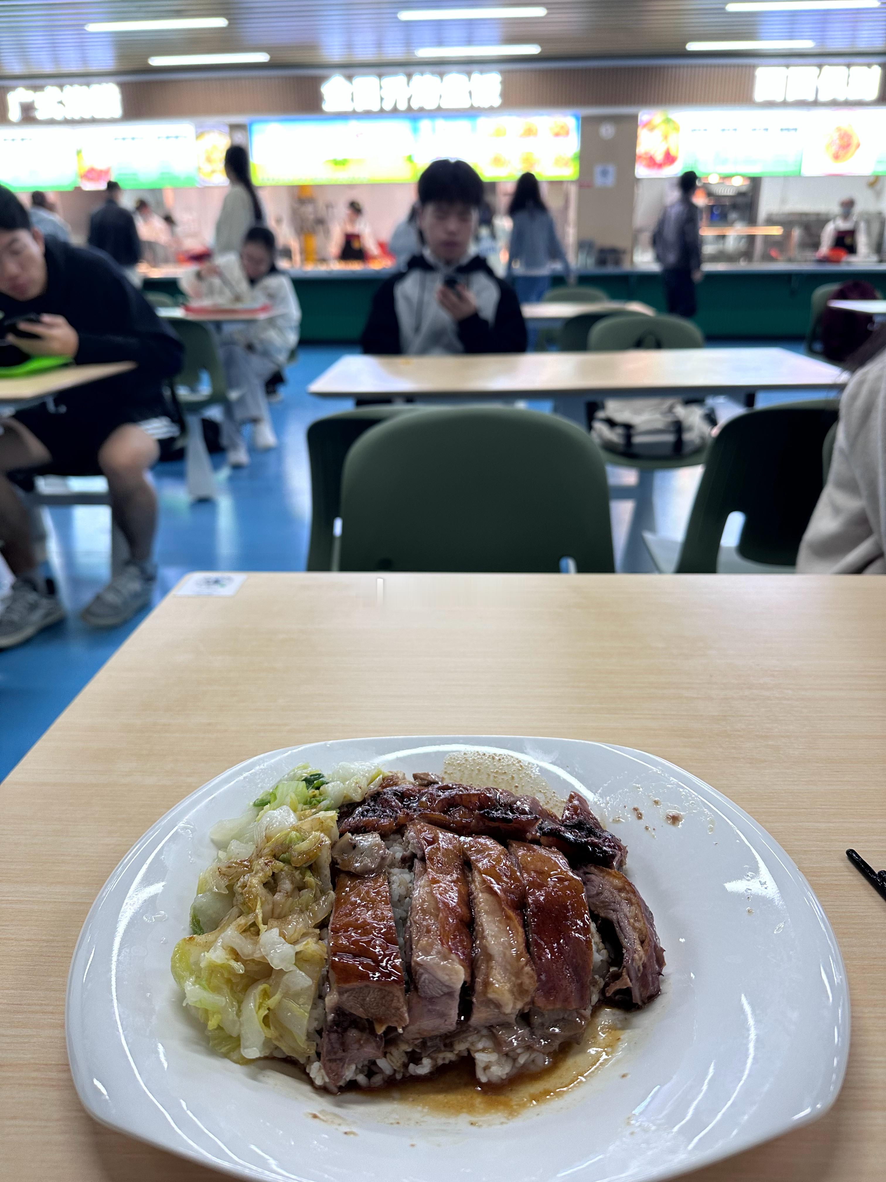 大学生吃一份烧鹅只要16块[赞][赞]​​​