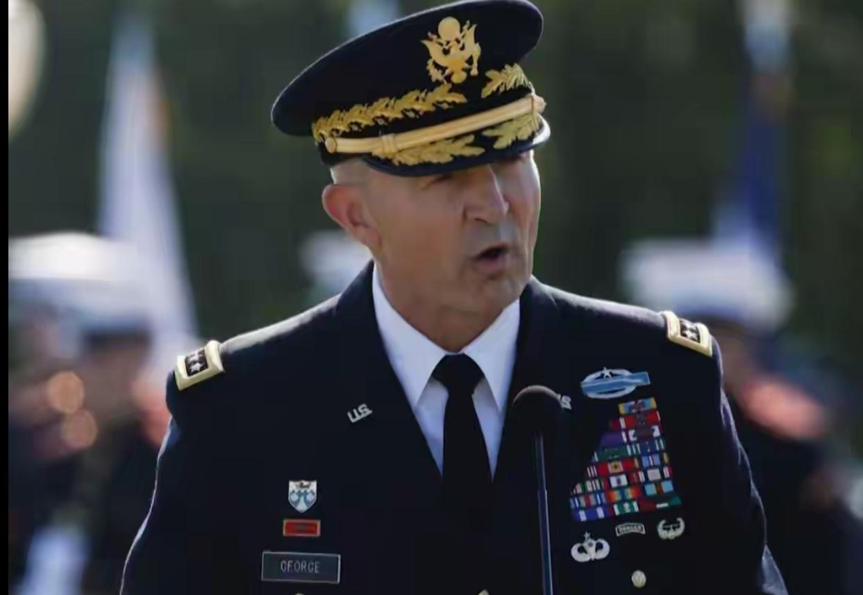 美国陆军参谋长兰迪·乔治上将，上周四突然被国防部长皮特·赫格塞斯解职。乔治本人是