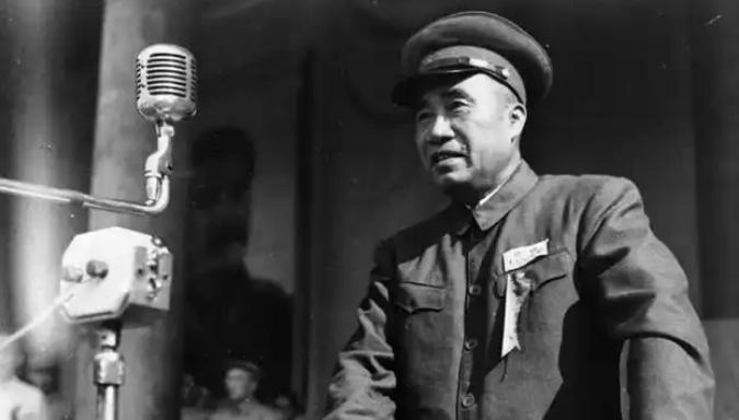 朱德：身为十大元帅之首，为何建国后逐渐淡出军队一线？ 朱德早年在滇军做到少将