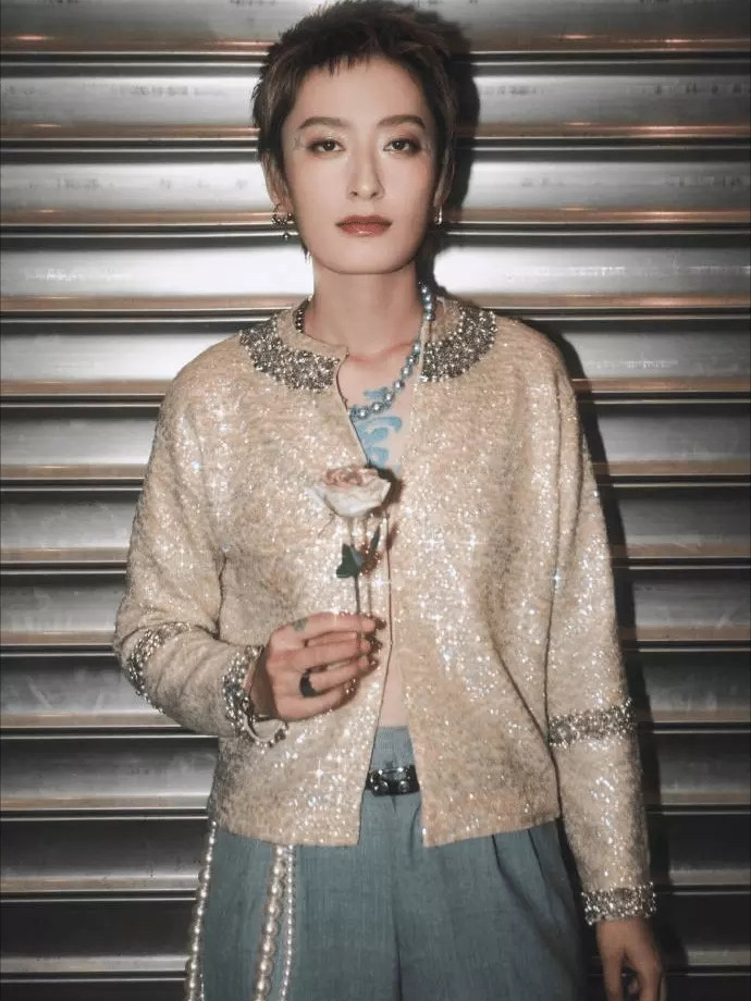 近日，曾轶可的前员工公开控诉，在4年合作间存在嘲讽辱骂、以罢演相威胁、员工离