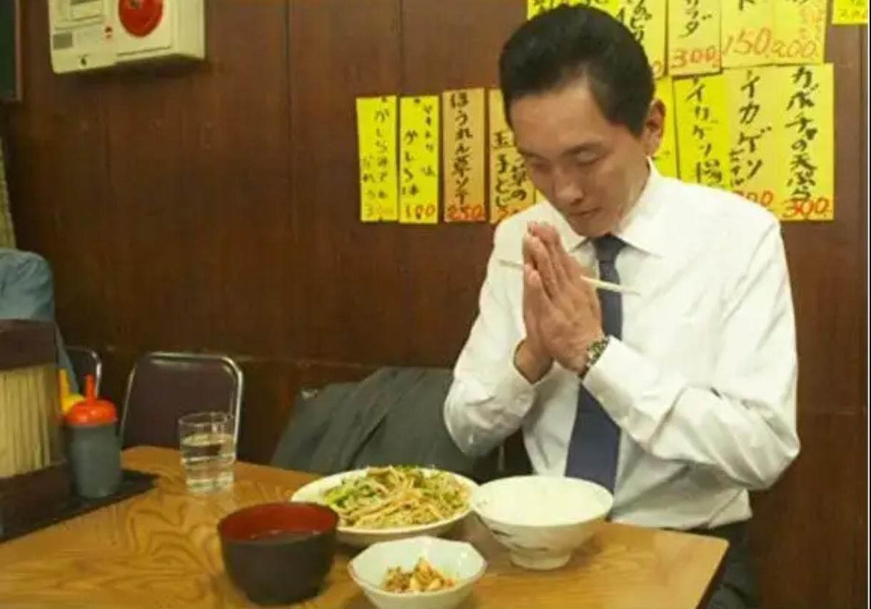 现在终于明白，日本人为什么喜欢鞠躬合十还有“谦逊”，原来是制造假象。希望国人不要
