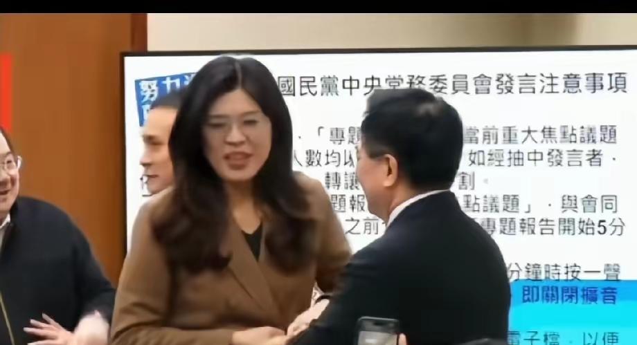 今天的蔡正元，绝对是这阵子以来最高兴的一天！前几天刚因“中影案”二审定谳被判3年