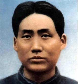 1927年，毛泽东被捕后，在押去处死路上，突然对一名团丁说：老哥，我腿疼，伤筋了