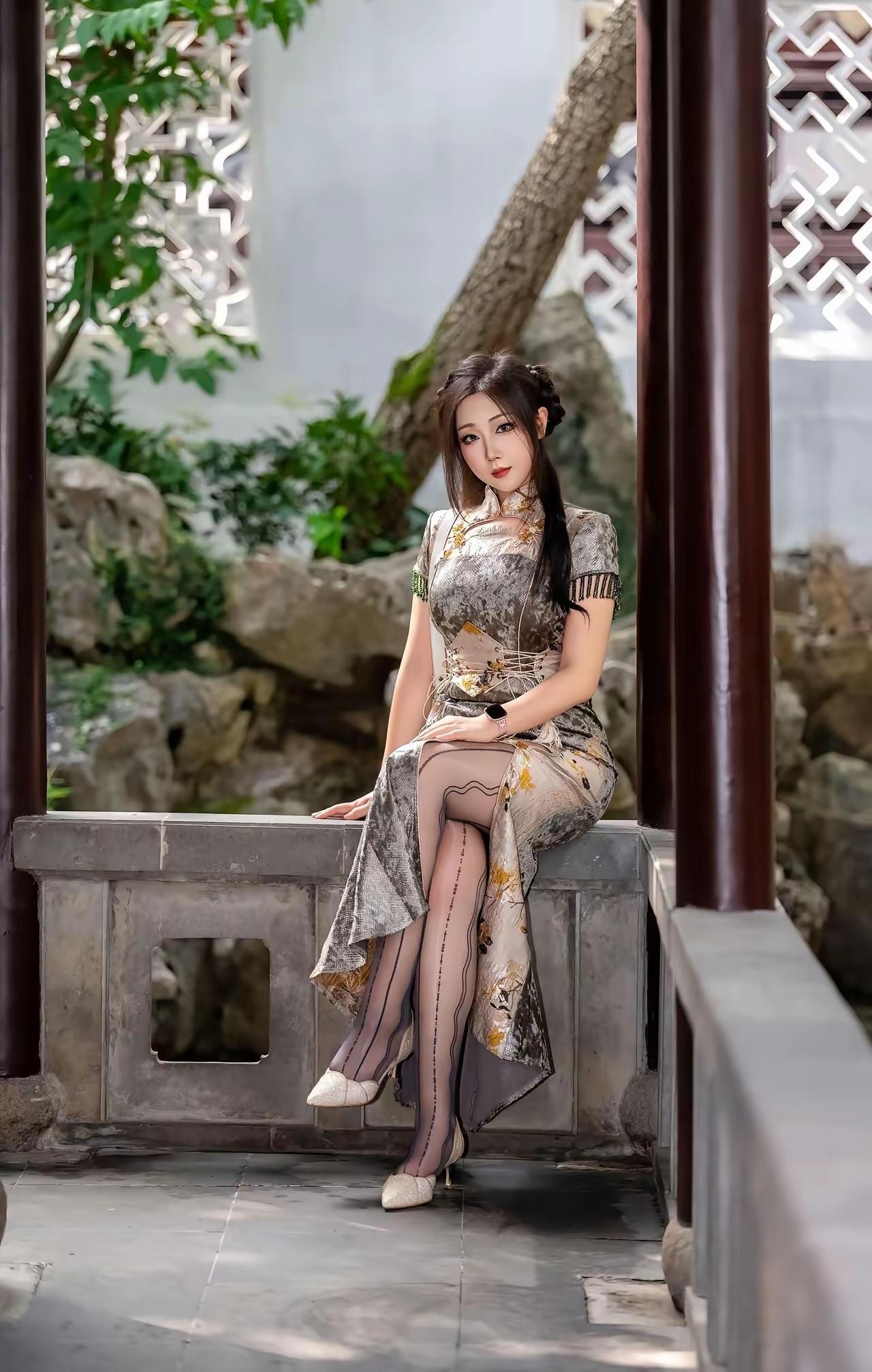 走进苏州，便走进了一场永远醒不来的江南梦。这里的水是软的，风是糯的，连时光路